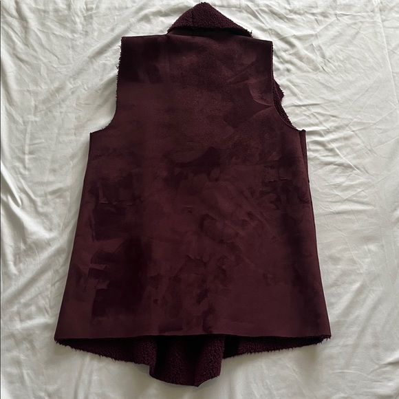 Women’s Vest Faux Suede and Shearling Open Vest Maroon - EUC XS Cozy, Winter - Picture 7 of 9
